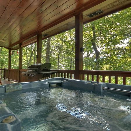 Bearfoot Ridge Wood-Burning Fireplace Cozy Hot Tub Serene Views إليجاي المظهر الخارجي الصورة