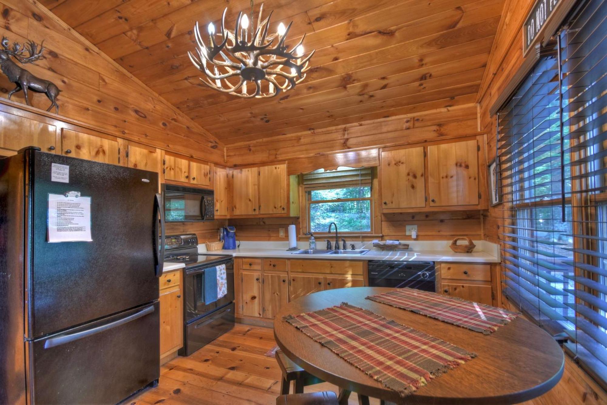 Bearfoot Ridge Wood-Burning Fireplace Cozy Hot Tub Serene Views إليجاي المظهر الخارجي الصورة